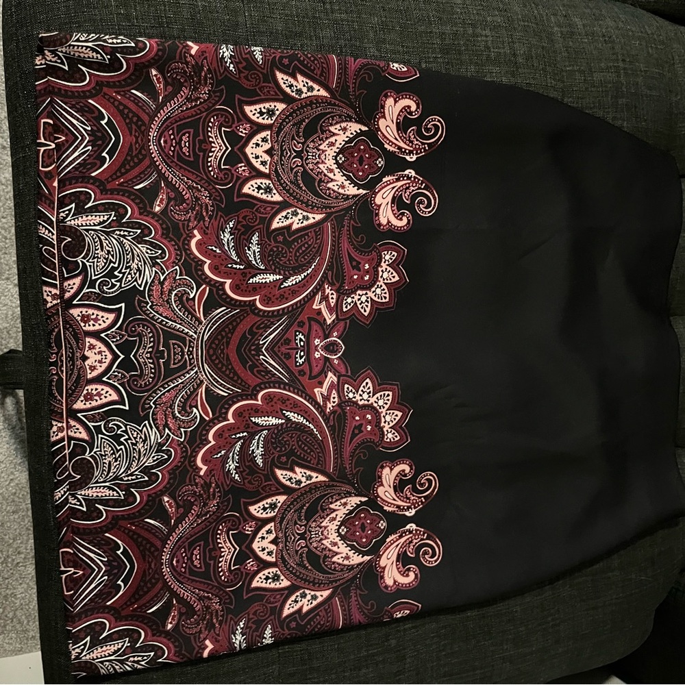 Skirt with elastic waist.